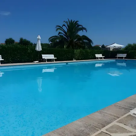 Val De La 3p Piscine Parking Appartamento *